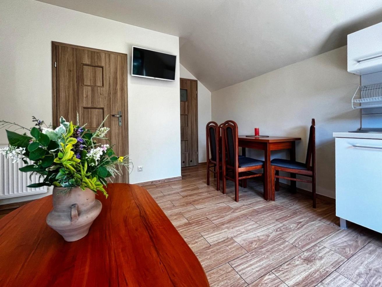 Apartamenty Winniczki 포비에로보 외부 사진